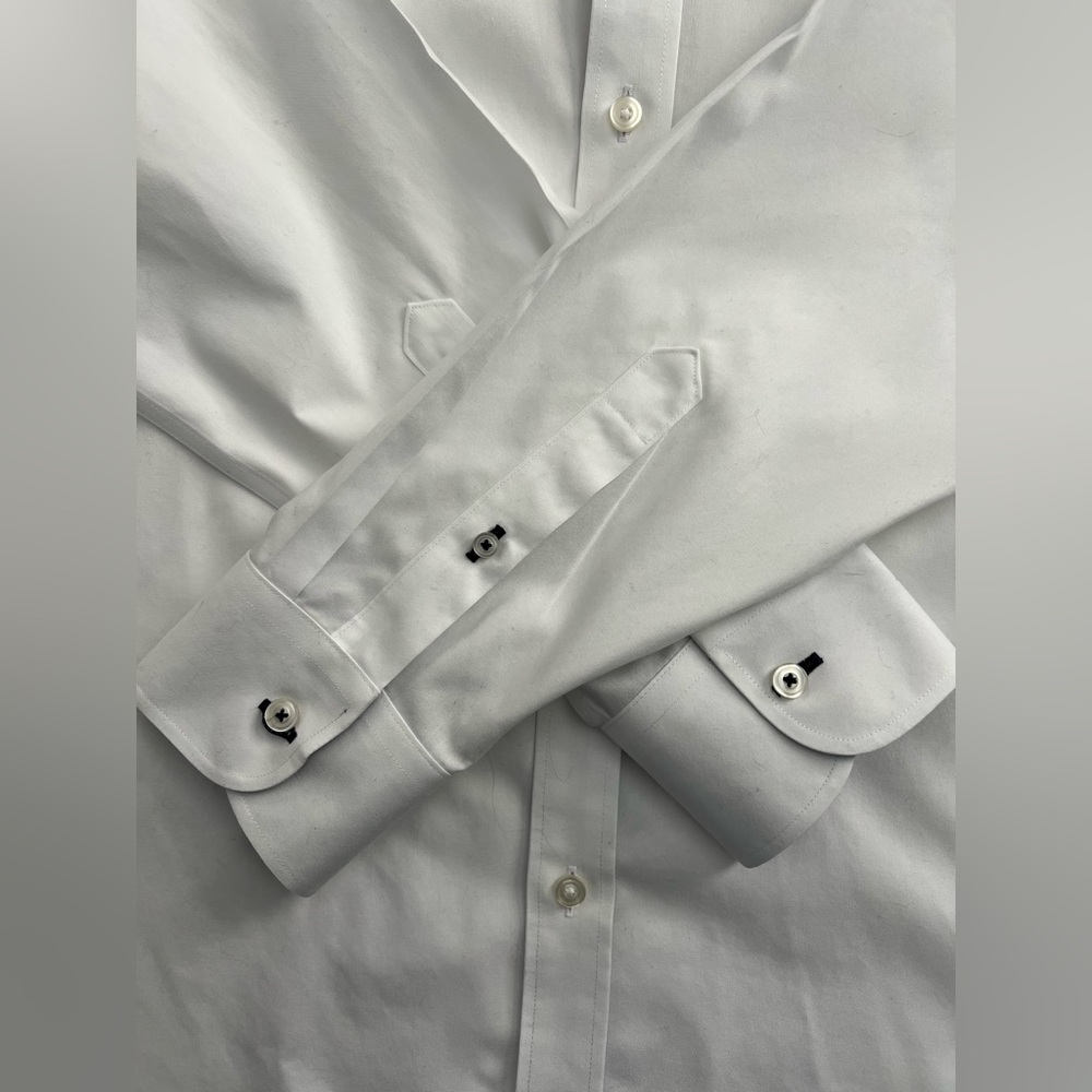 UNTUCKit Classic White Button Down Slim Fit Cotton Shirt, Size XL - Picture 5 of 12